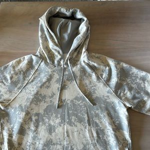 Lululemon- “City Sweat” Pullover Gray And White Print Hoodie Size Large
